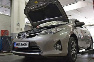 Auta, která mají nízkou spotřebu a za servis nedáte jmění: Dacie či hybridy jsou provozně nejúspornější ojetiny - Garáž.cz